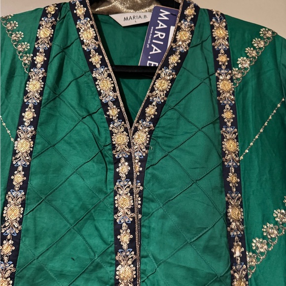 Emerald Green Blouse with Gold Embroidery - Picture 3 of 3